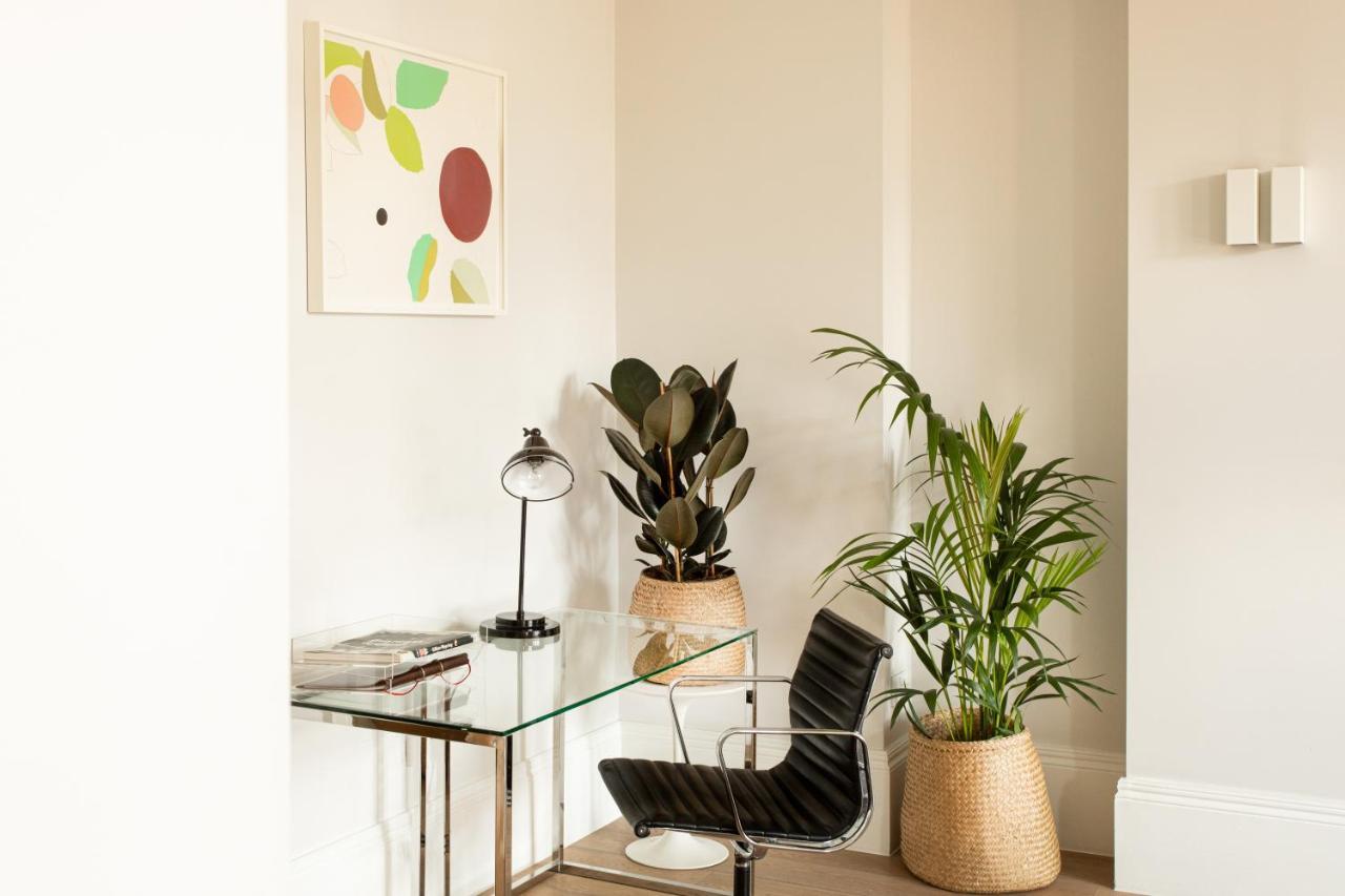 Aparthotel 56 Welbeck Street Londra Esterno foto